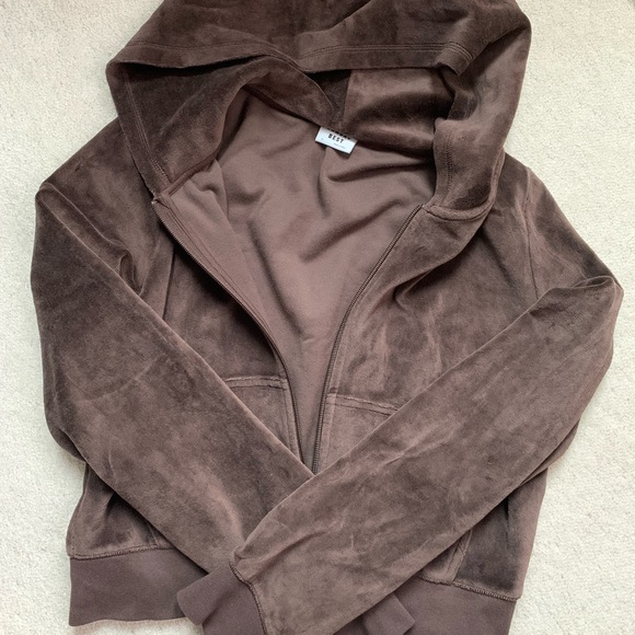 Aritzia Sunday Best Kiera Sweater - Picture 4 of 4